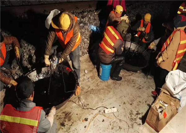 混合、攪拌，配制PTN材料